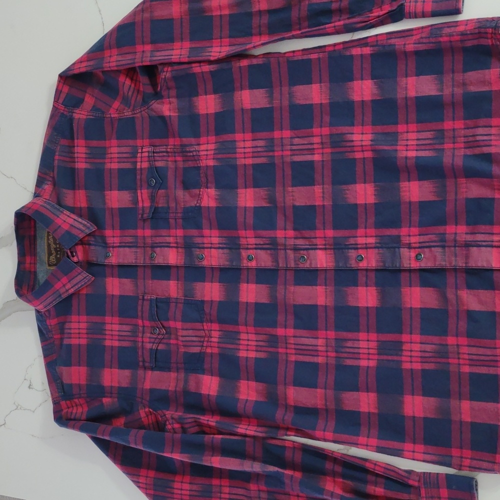 Wrangler Retro long sleeve western shirt with SNAP buttons. Black and red plaid